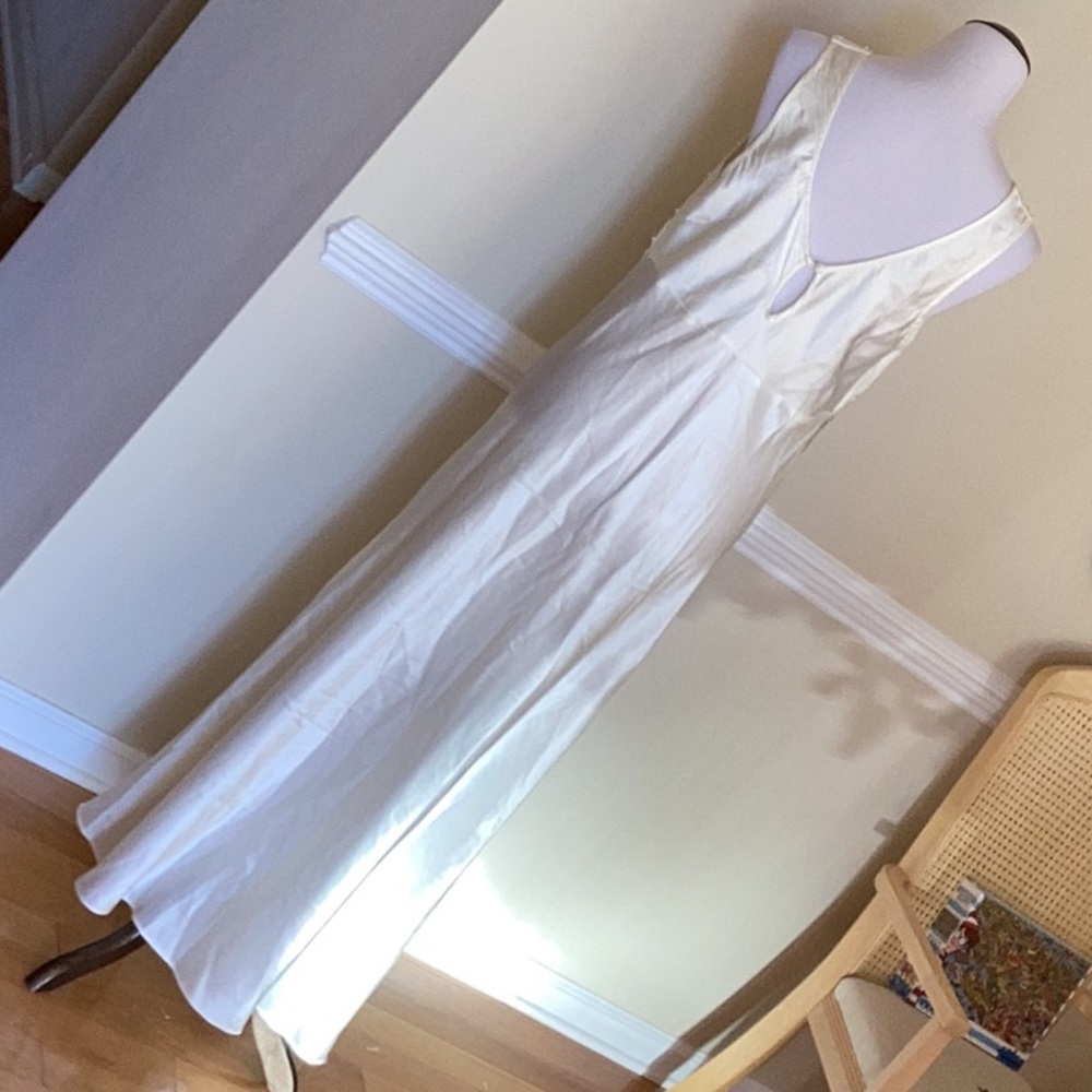 Victoria’s Secret ivory long sleeveless gown with seed pearls on bodice … - Picture 3 of 14
